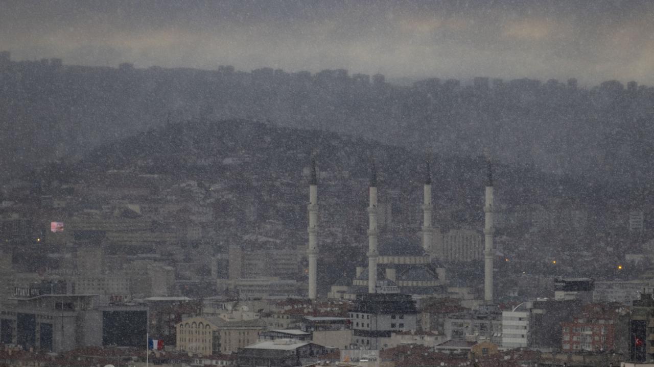 Ankara`ya kar geliyor
