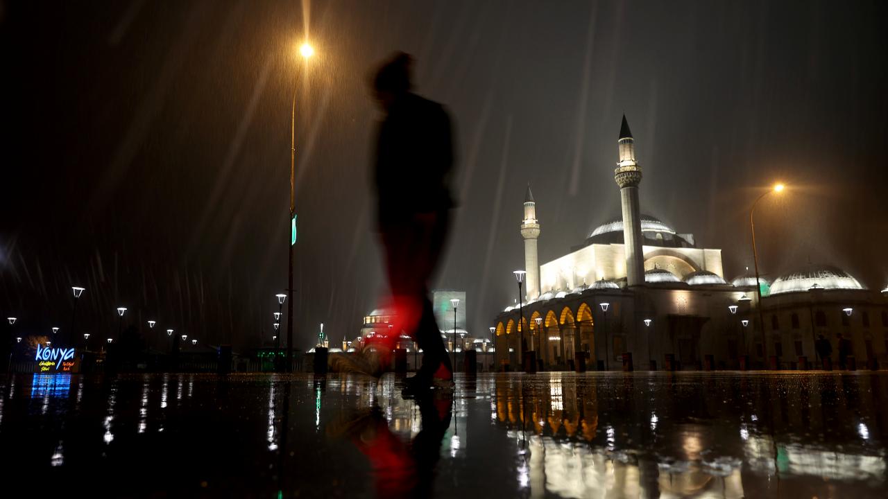 Konya`da kar geliyor