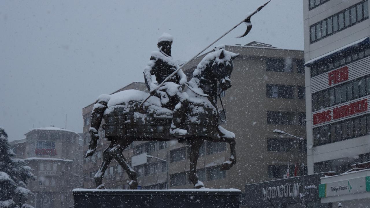 Bursa`da sıcaklık düşüyor, kar geliyor