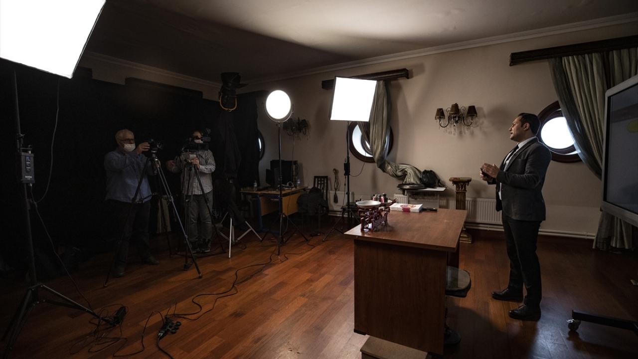 Mahmut Hoca`nın "Okul her yerdir" repliği EBA TV`yle canlandı