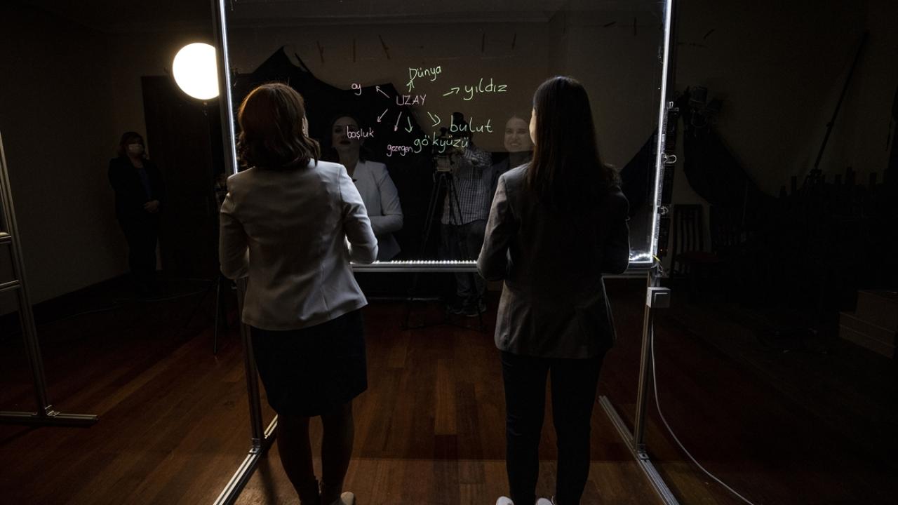 "Bu binanın ağırlığıyla her gün o hissiyat ve coşkuyla derse başlıyoruz"