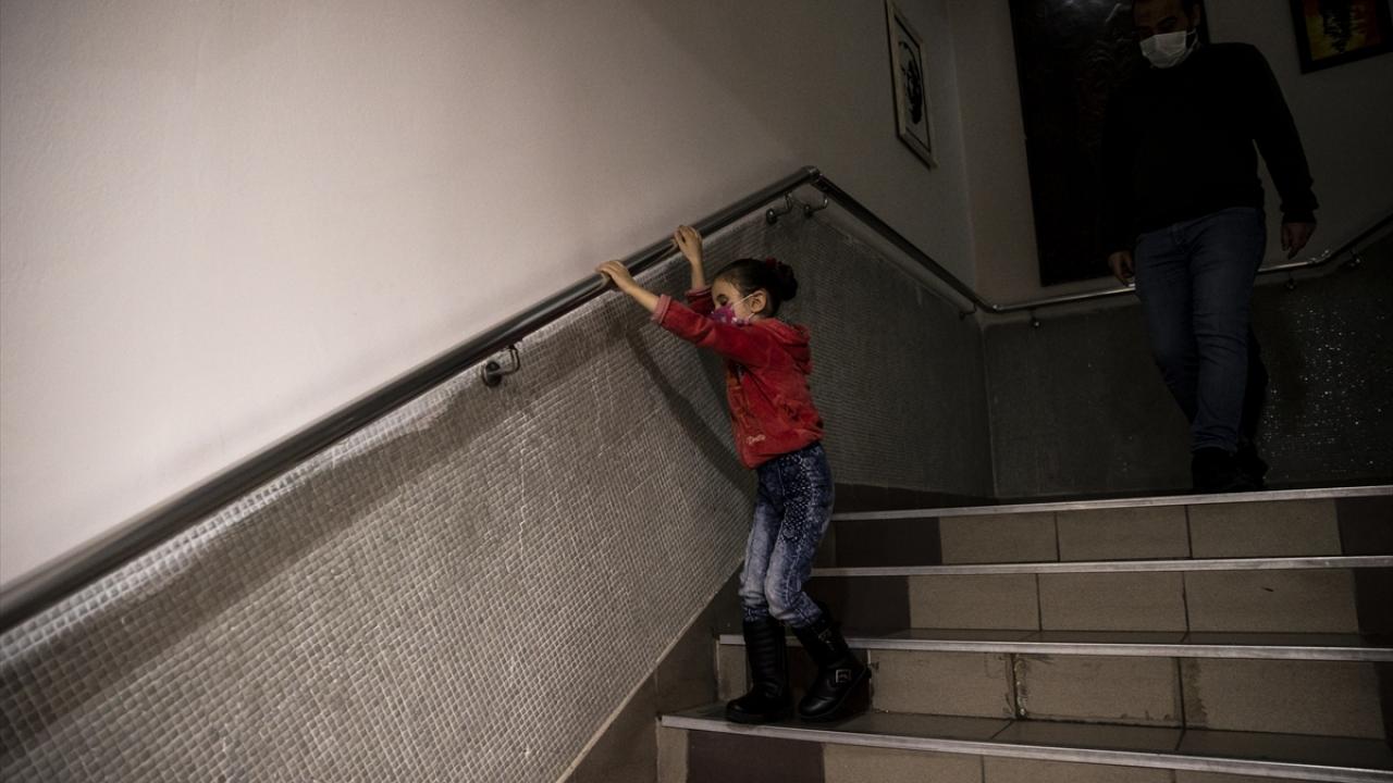 Ellerini yoğun kullanan görme engelliler için üst düzey hijyen önlemi