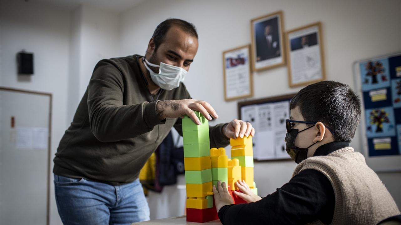 "Koluna girdiğim arkadaşıma yüzümü az dönüyorum"