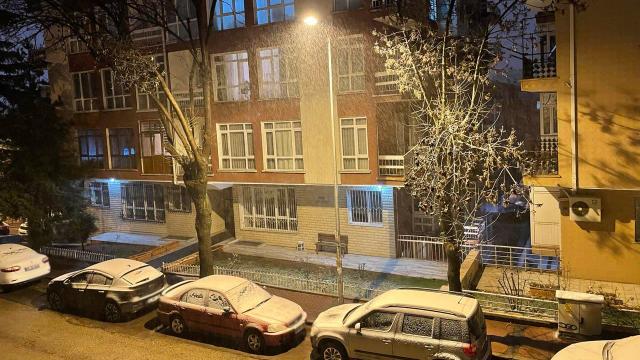 Ankarada beklenen kar yağışı başladı