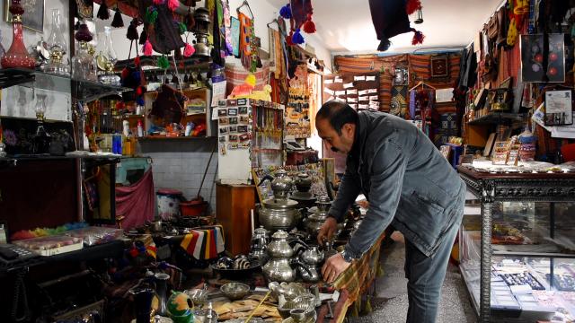 Diyarbakırda 35 yıldır antikacılık yapan esnaf geçmişi geleceğe taşıyor