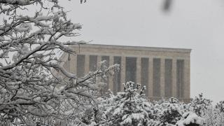 Ankara'da kar yağışı etkili oluyor