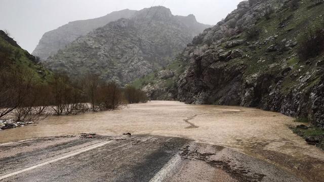 Kuvvetli sağanak ve fırtına 4 ilde hasara yol açtı