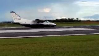 Gövdesi üzerine inen uçak kamerada