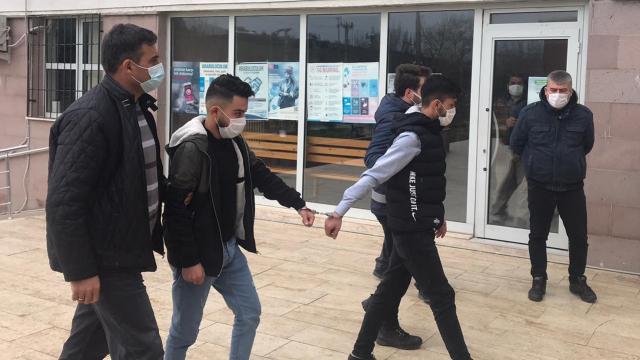 Tekirdağda kendilerini polis olarak tanıtıp dolandırıcılık yapan 2 zanlı yakalandı