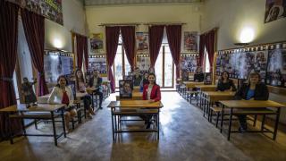 Hababam sınıfının Mahmut Hocasının "Okul her yerdir" repliği gerçek oldu