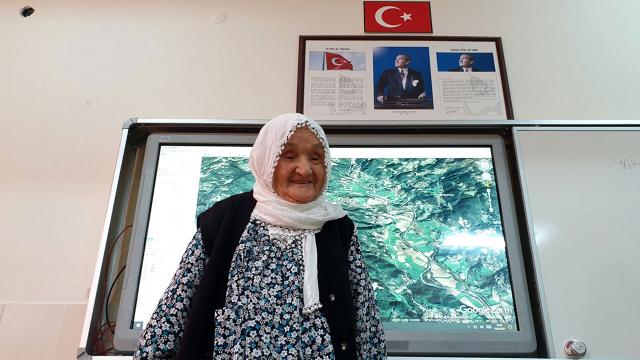 93 yılını lise öğrencilerine anlattı
