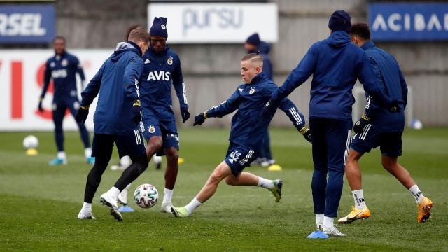 Fenerbahçe nisan ayında kritik maçlar oynayacak