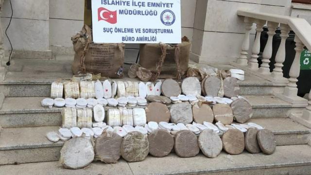 Gaziantepte 53 kilogram esrarla yakalanan 2 zanlı gözaltına alındı