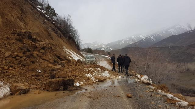 Bingölde Karlıova-Yedisu kara yolu heyelan nedeniyle kapandı