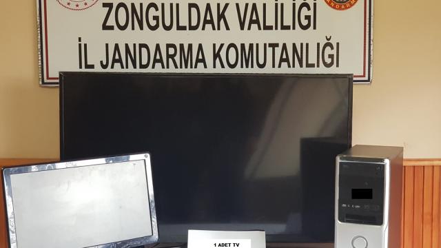Girdiği evden eşya ile anahtarını aldığı otomobili çalan şüpheli yakalandı
