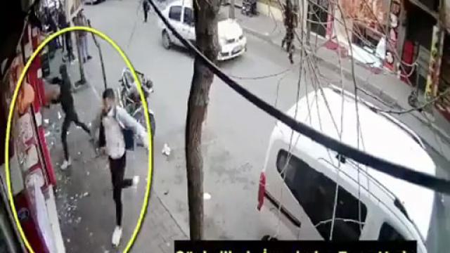 İş yerini basıp, çalışanlara saldırarak kasadaki parayı çalan 3 kişi yakalandı