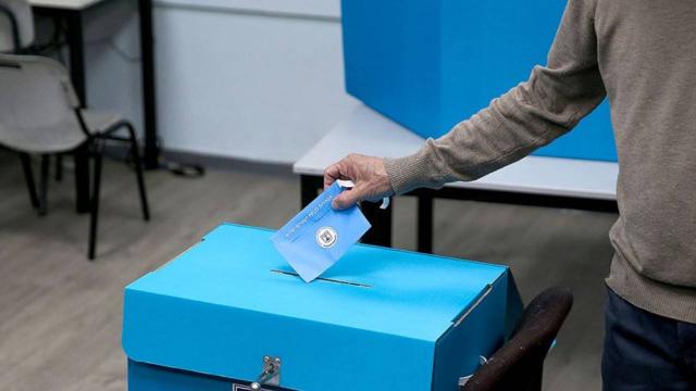 İsrailde sağ blok, koalisyonu kurabilecek sayının altına düştü