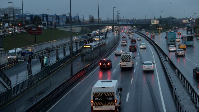 İstanbulda yağmur trafikte zor anlar yaşattı