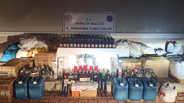 Antalyada kaçak içki operasyonu: 2 gözaltı