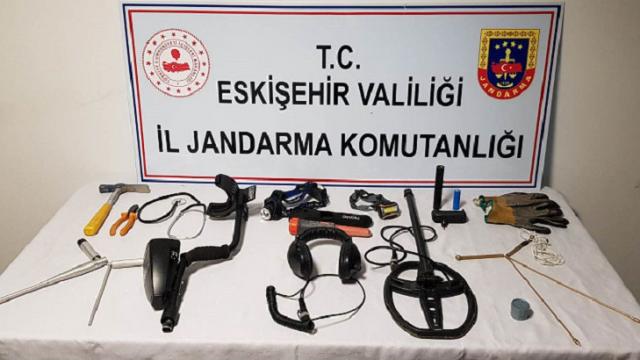 Kaçak kazı yapmaya hazırlanan 2 şüpheli yakalandı
