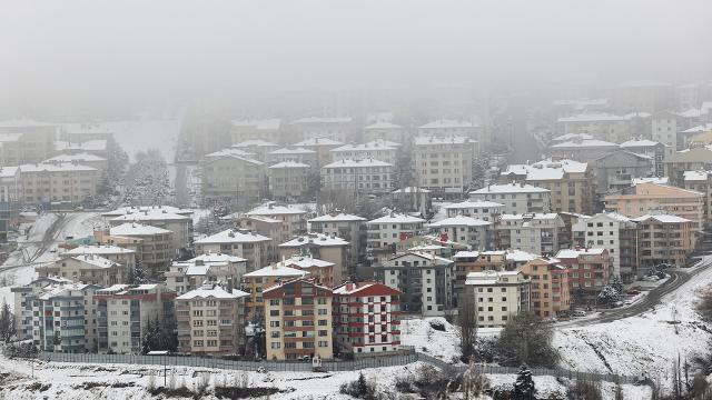 Sıcaklıklar düşüyor, Ankaraya kar geliyor