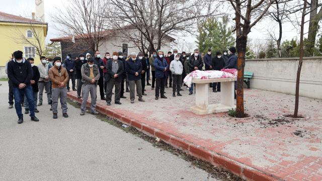 Konyada devrilen bahçe duvarının altında kalarak hayatını kaybeden 5 yaşındaki çocuğun cenazesi defnedildi