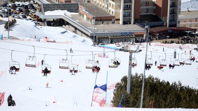 Palandökendeki turizmciler salgına rağmen kış turizmi sezonundan memnun