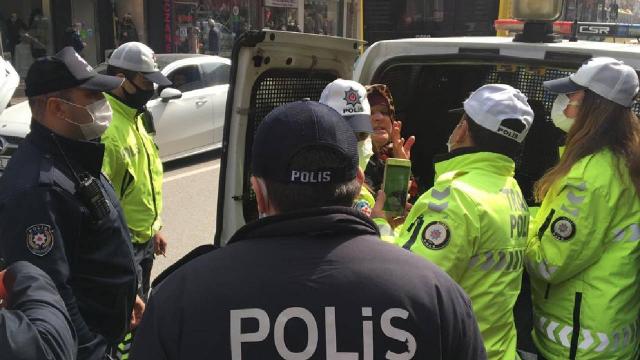 Bankaya maskesiz girmek isteyen anne-kız polise 40 dakika direndi