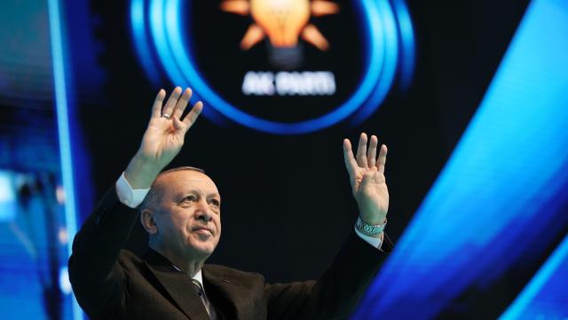 Erdoğan yeniden AK Parti Genel Başkanlığına seçildi