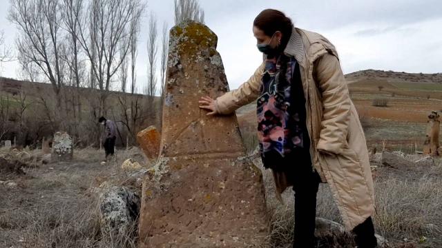 Ağaç tesciline giden ekip Selçuklu dönemine ait mezarlar buldu