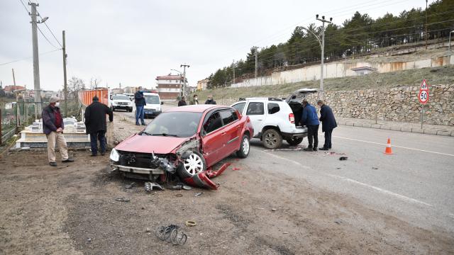 Giresunda, otomobil park halindeki otomobillere çarptı: 1 yaralı