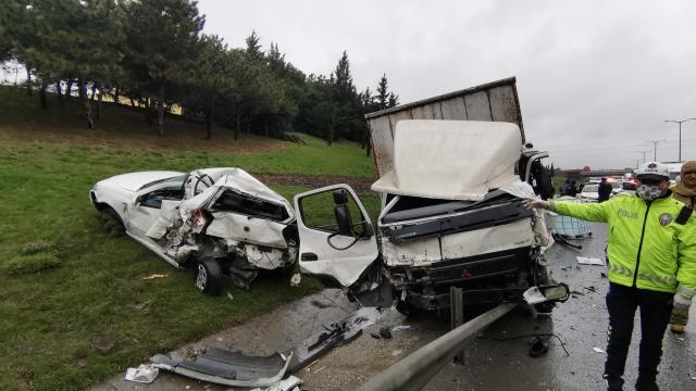 TEM Otoyolunda zincirleme trafik kazasında 4 kişi yaralandı