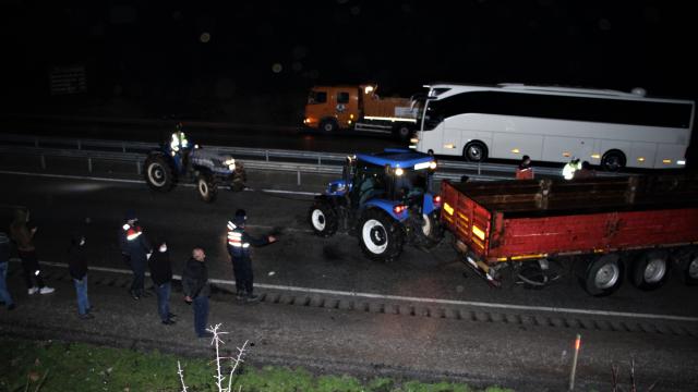 Kulada otomobil ve tırın karıştığı kaza, trafiğin aksamasına yol açtı