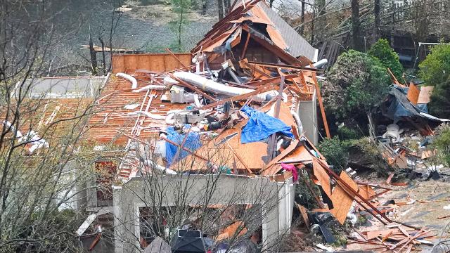 ABDnin Alabama eyaletini hortum vurdu: 5 ölü