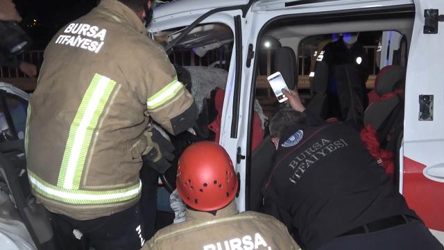 Hafif ticari araç süt tankerine çarptı: 1 ölü, 2 yaralı