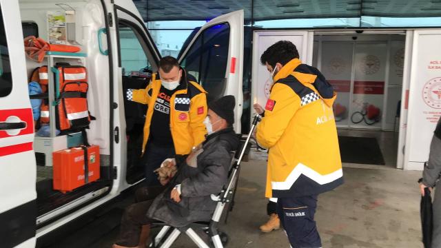 Düzcede köpeğin saldırısı sonucu yüzünden ağır yaralanan kişi hastaneye kaldırıldı