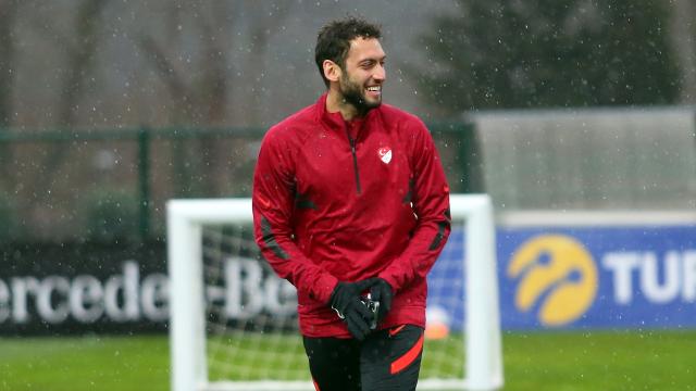 Hakan Çalhanoğlu: Ülkemize galibiyetle dönmek istiyoruz
