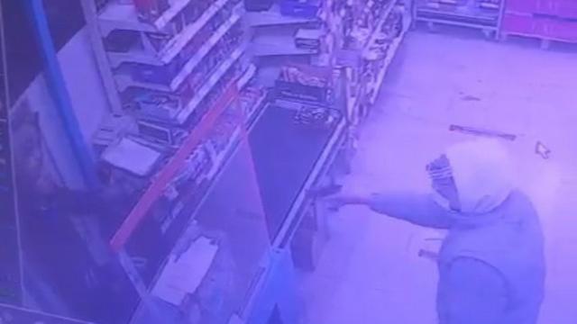 İzmirde markete silahlı soygun girişimi