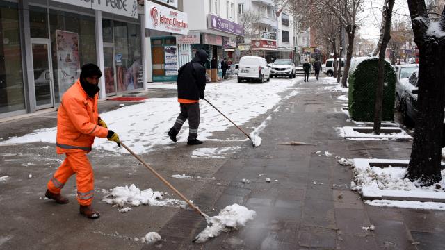 Aksarayda kar yağışı etkili oluyor