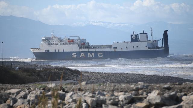 İskenderun Körfezindeki hacizli gemi karaya oturdu