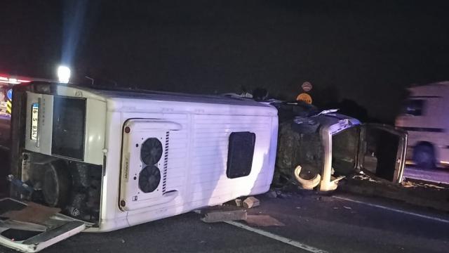 Karacabeyde trafik kazası: 2 yaralı