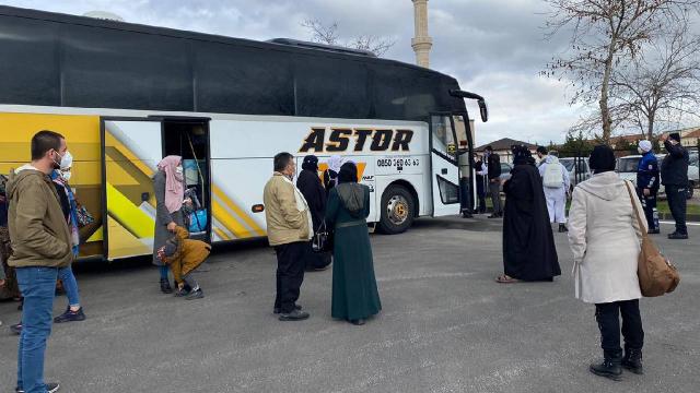 Testi pozitif çıkan baba-oğul otobüsten indirilip karantinaya alındı