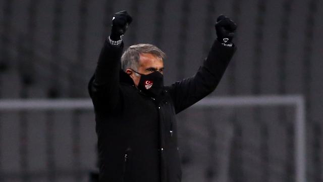 Şenol Güneş: Tebrik ediyor, alınlarından öpüyorum