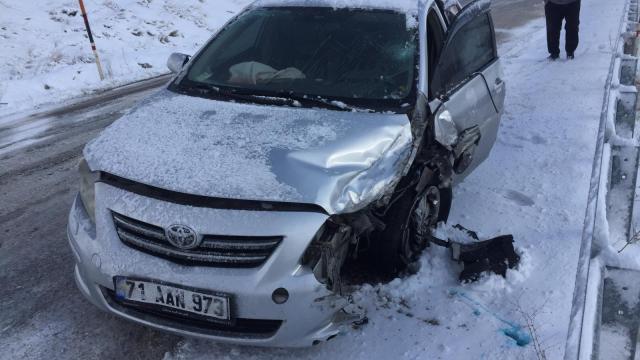 Malatyada otomobil ile hafif ticari araç çarpıştı: 4 yaralı