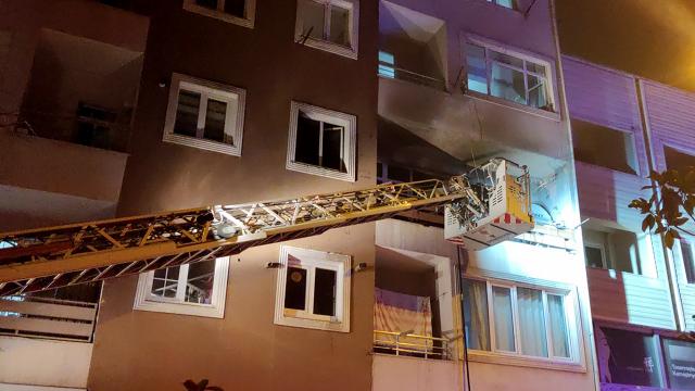 Üsküdarda beş katlı binada yangın: 1 yaralı