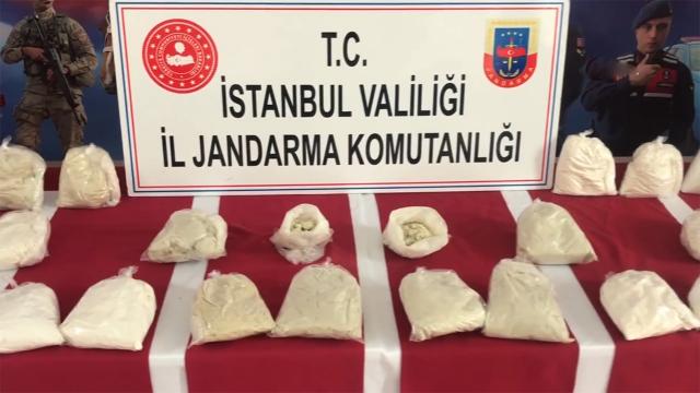 İstanbulda 50 milyon doz uyuşturucu hammaddesi ele geçirildi