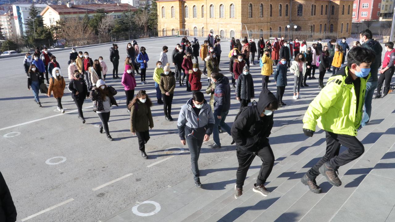 ÇOK YÜKSEK RİSKLİ İLLERDE YÜZ YÜZE EĞİTİM