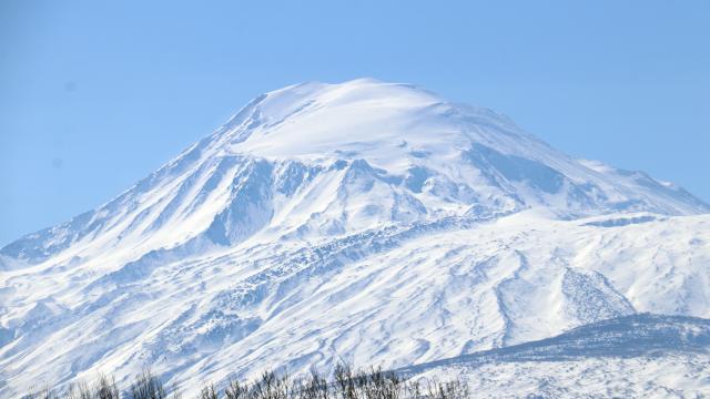 Ağrı Dağı beyaza büründü