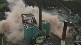 Almanya'da canlı yayında santral yıkımı