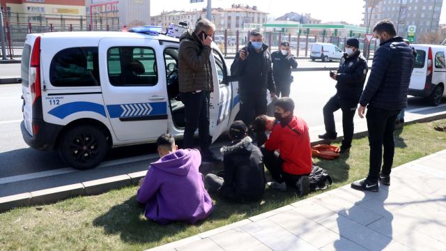 Kayseride bıçaklı kavgada bir kişi yaralandı, 8 şüpheli gözaltına alındı